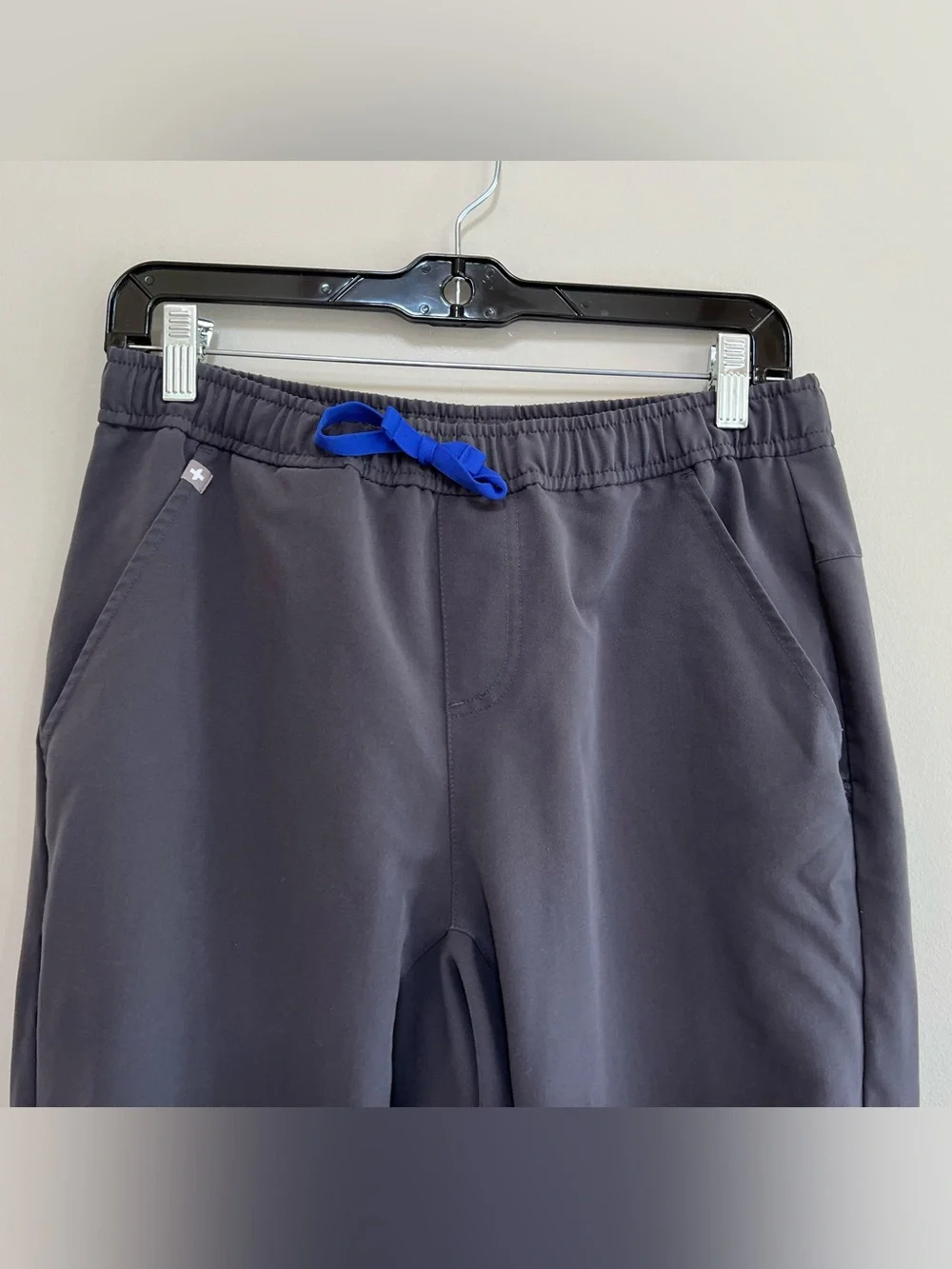 FIGS Tansen Jogger Scrub 5 Pocket Pants Charcoal Grey (PO #1873), sz Small Short